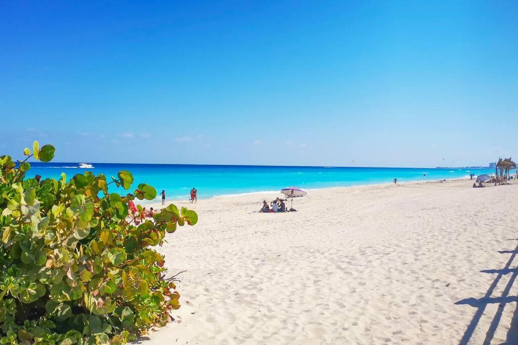Villa Aurora Beautiful Beachfront Apartment Cancún Exteriör bild